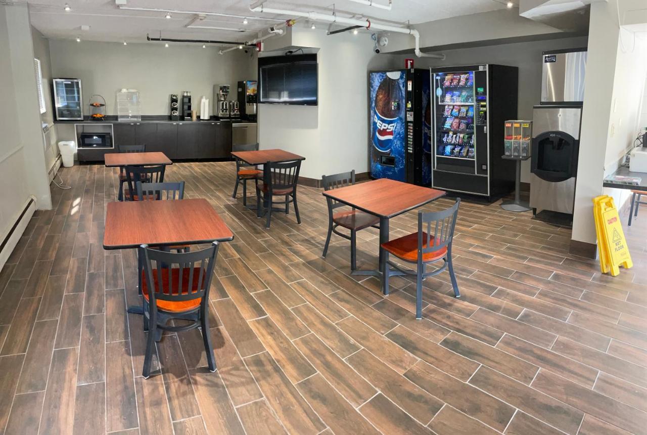 2Nd Street Inn & Suites Рочестер Экстерьер фото