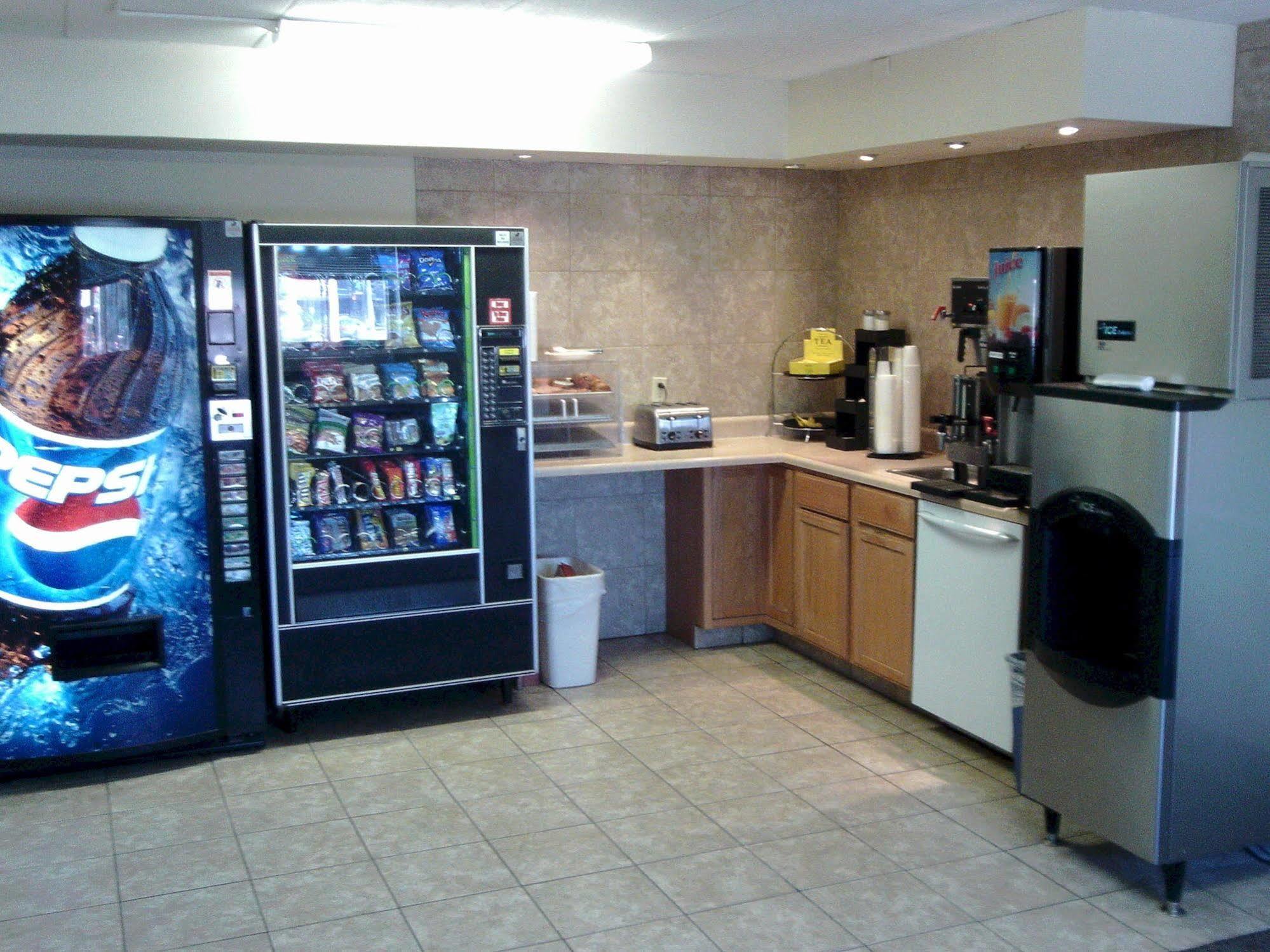 2Nd Street Inn & Suites Рочестер Экстерьер фото